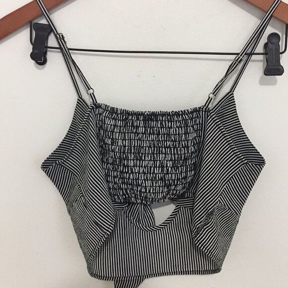 Audrey 3+1 front knot Crop Top‎ - Picture 4 of 4